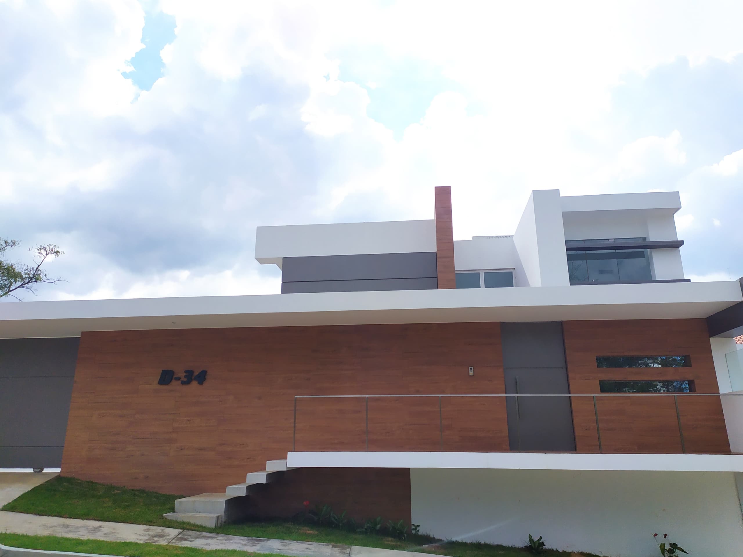 Stunning Family House in Terrazas del Country, Guataparo